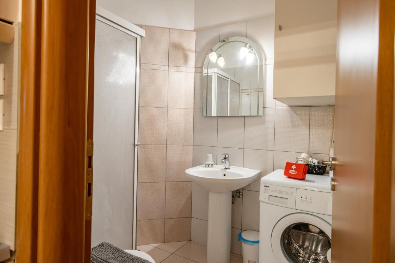 Appartamento Flat In Excellent Location With Private Parking Atene Esterno foto