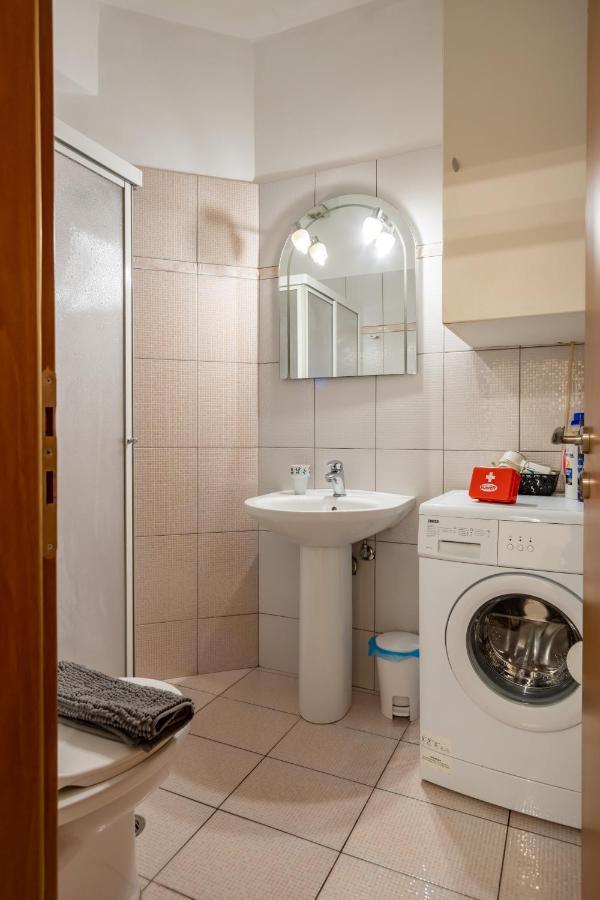 Appartamento Flat In Excellent Location With Private Parking Atene Esterno foto
